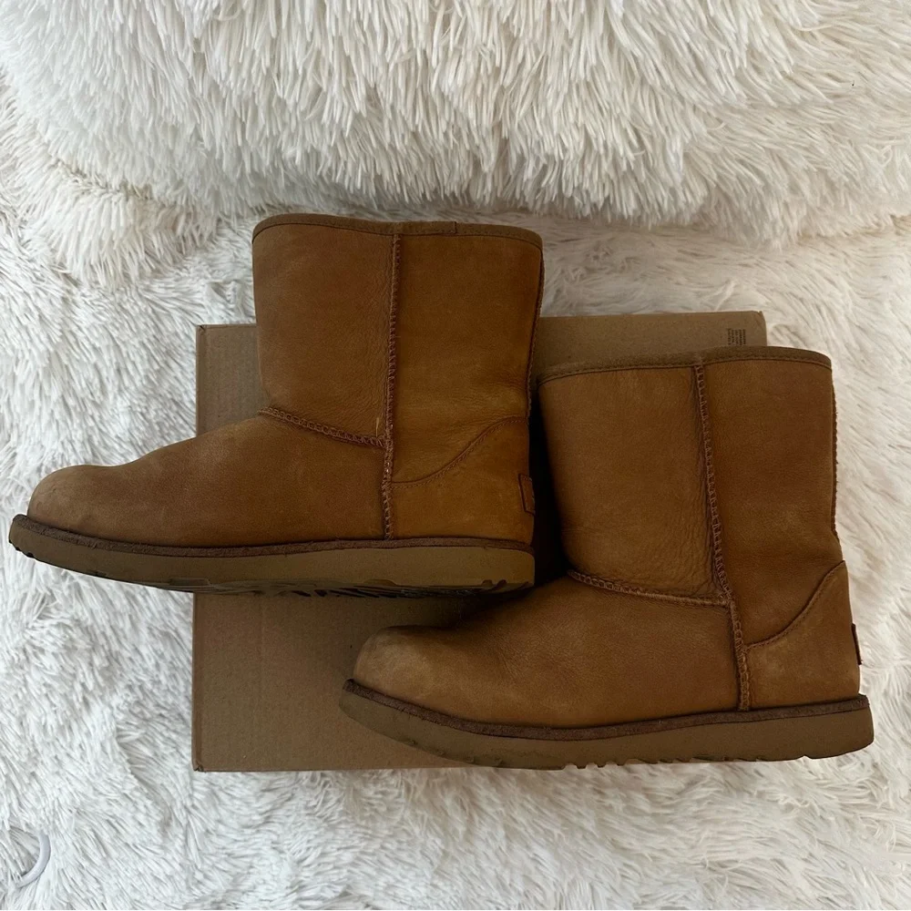 UGG Classic Short II Boots Chestnut Sheepskin Suede Women’s Size 5 Cozy Winter